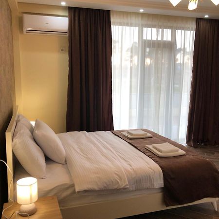 White-House Aparthotel Уреки Екстериор снимка